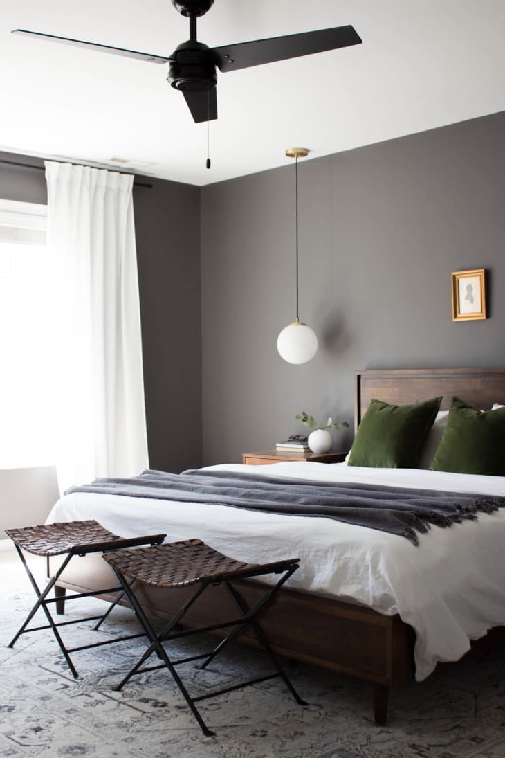 Gray outlet room color